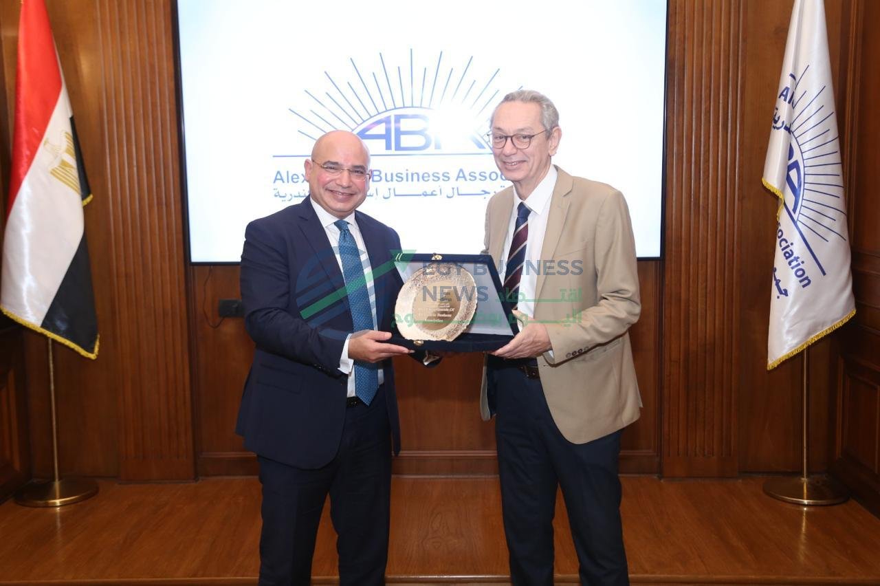 جمعية رجال أعمال إسكندرية تستقبل مسؤولي المنطقة الاقتصادية لقناة السويس لبحث الفرص الاستثمارية - إيجي بيزنس whatsapp image 2025 11 10 at 134231 bcb7d485 d935a8 - إيجي بيزنس