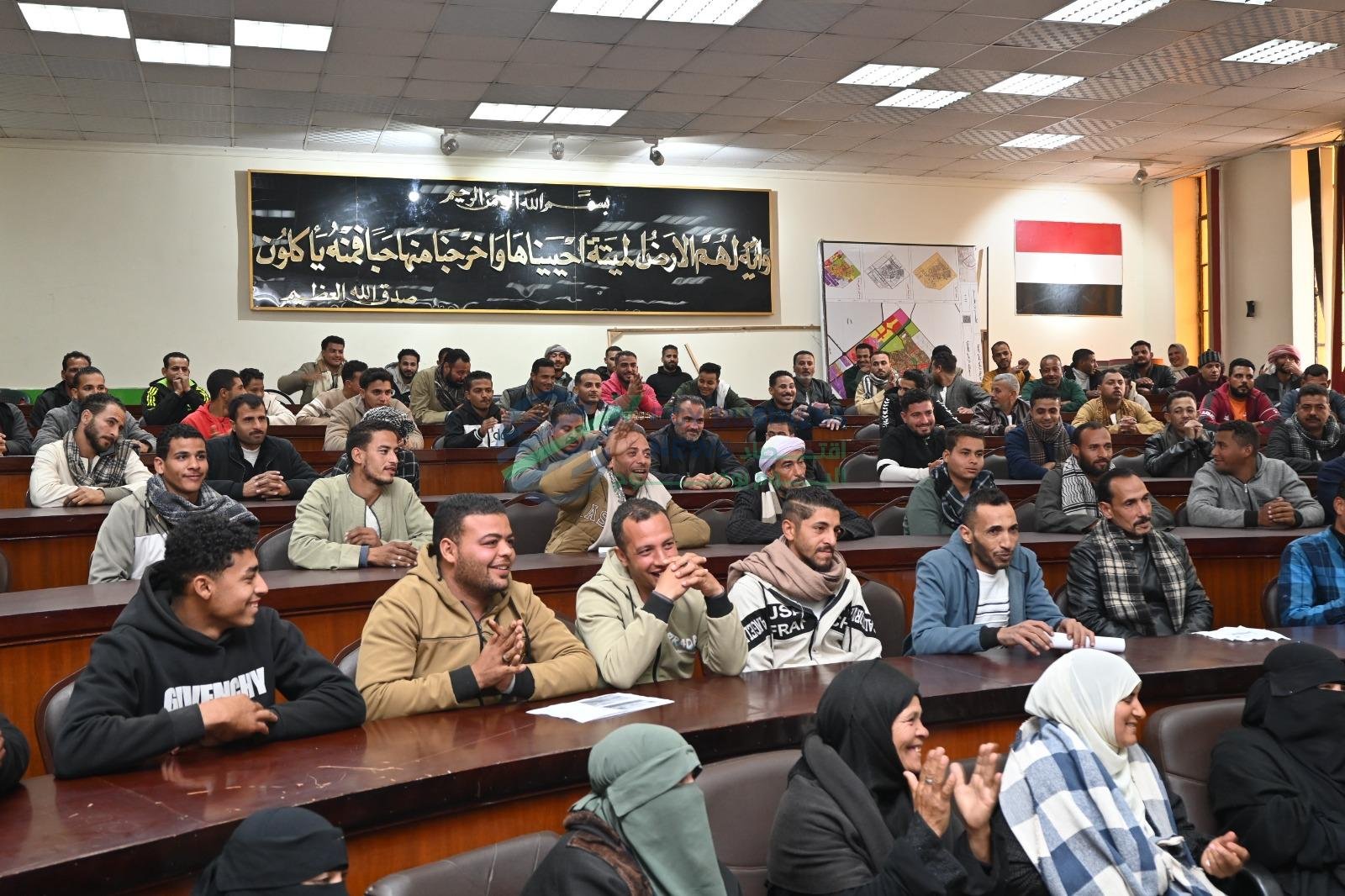 علاء عبد اللاه لحل أزمة تكدسات المرور ... توفير مكان بديل كحل مؤقت للباعة الجائلين بالعاشر - إيجي بيزنس 5 f19f77 - إيجي بيزنس